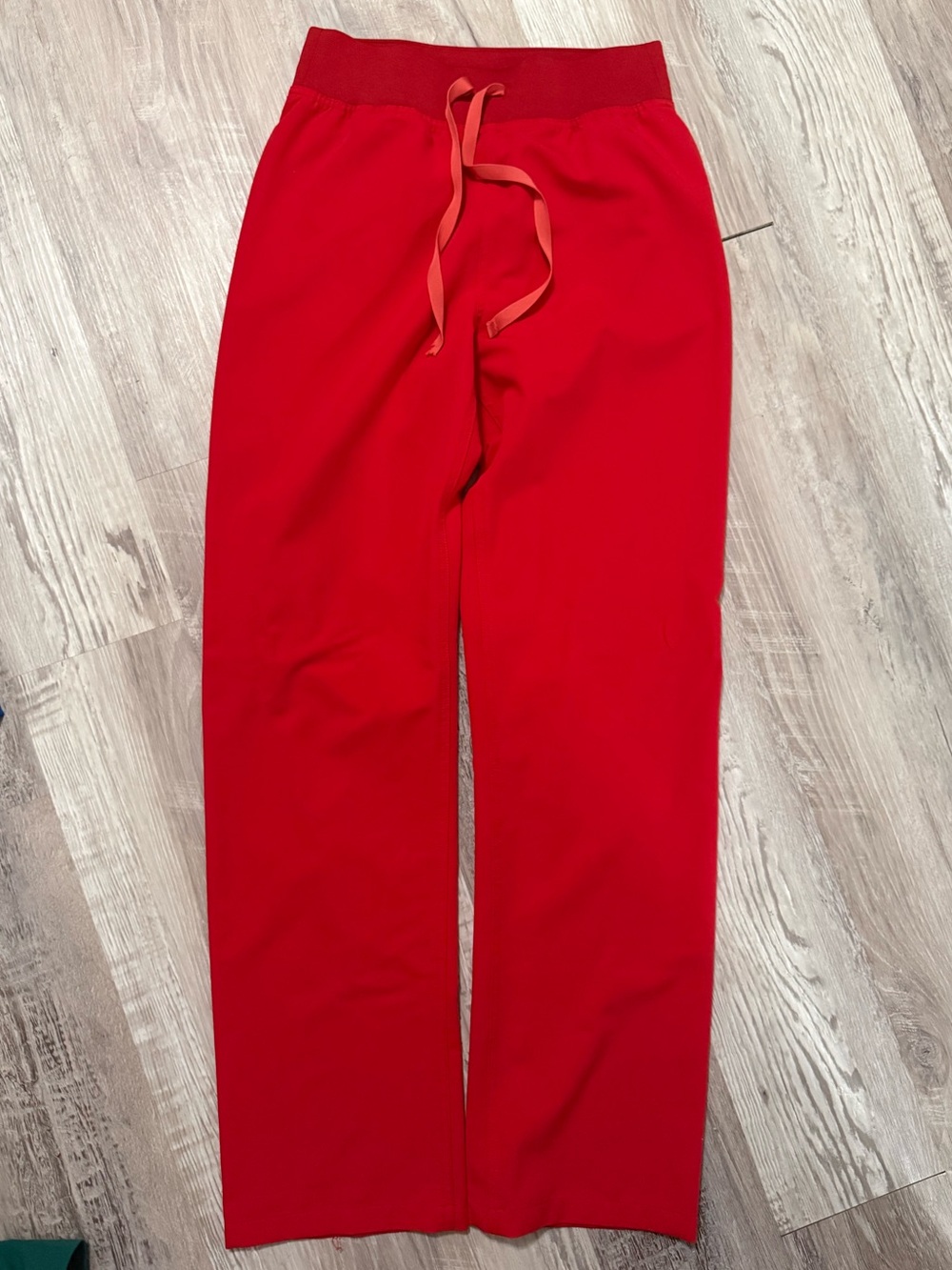 FIGS Women’s Livingston XS pop red